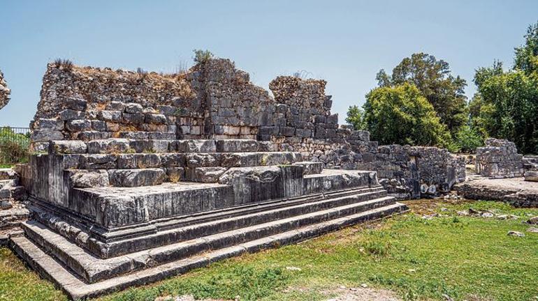 Limyra’nın anıt mezarları