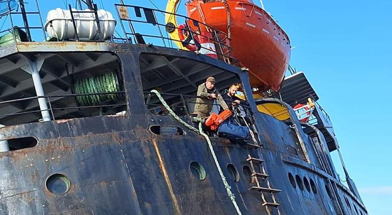 13 personel yardım çağrılarının ardından kurtarılmıştı İkiye bölünen geminin son hali