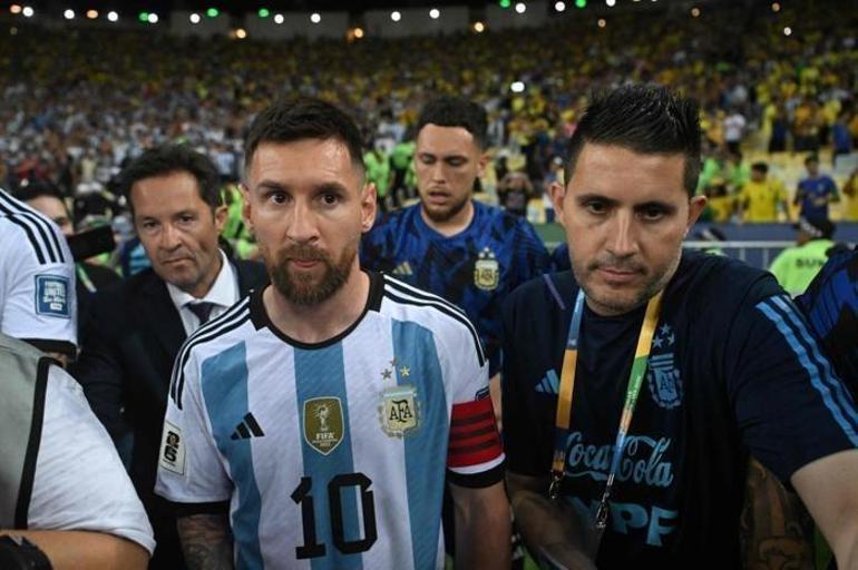Brezilya-Arjantin maçında tribünlerde büyük arbede Messi takımı sahadan çekti