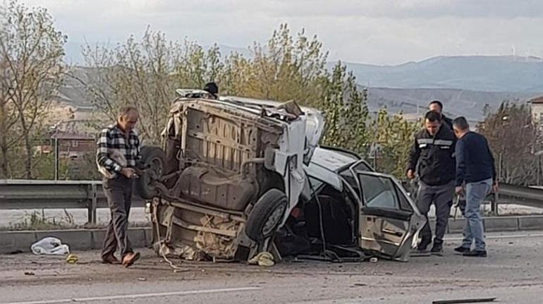 Amasyada feci kaza Otomobil ikiye bölündü