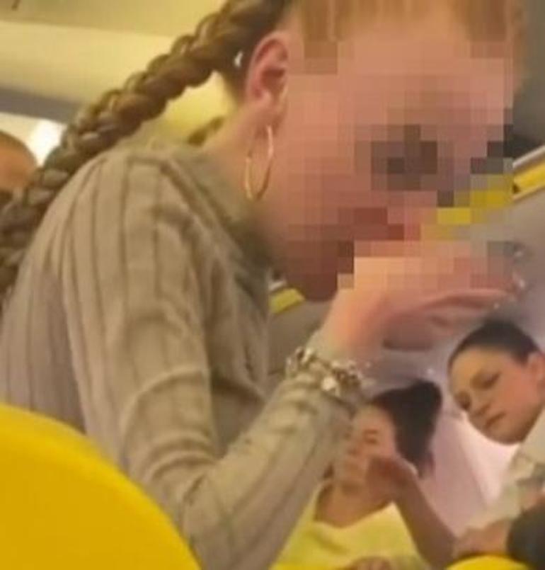 Kadın yolcu kanlar içinde kaldı Uçakta çıkan kavga sosyal medyada tıklanma rekorları kırdı