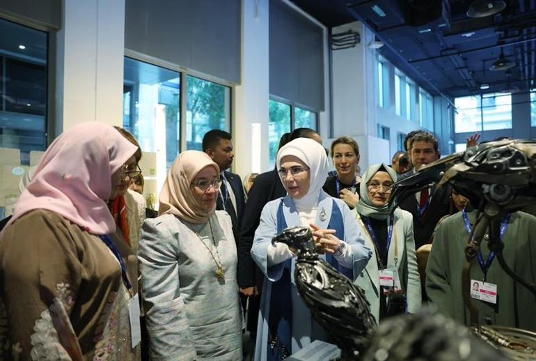 Emine Erdoğan, COP28de Bakanlığın standını ziyaret etti Sıfır atık vurgusu
