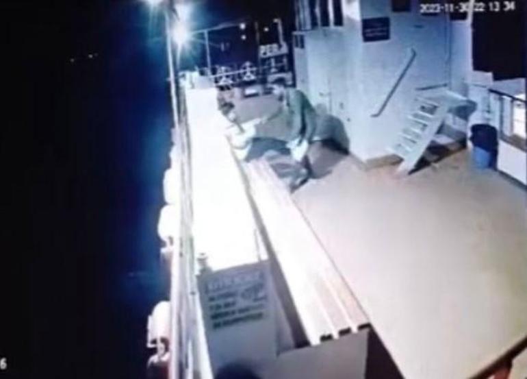 Arkadaşıyla tartışan kadın feribottan atladı Korku dolu anlar kamerada