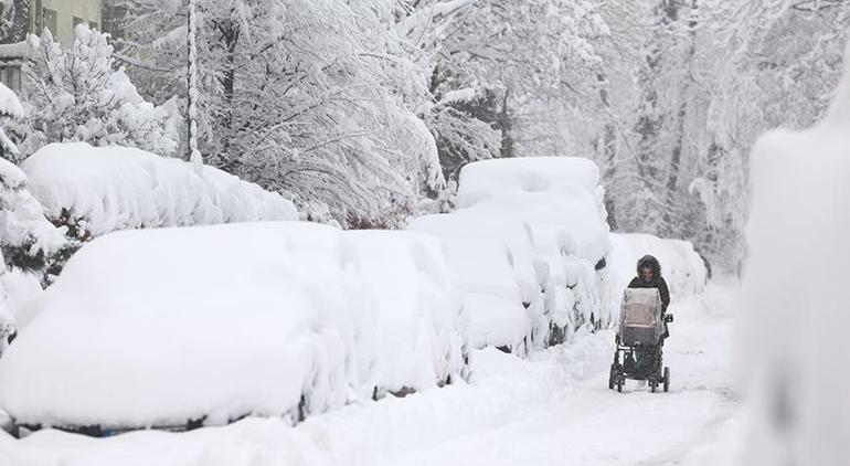 Almanyada kar esareti Uçuşlar iptal edildi, uyarı yapıldı