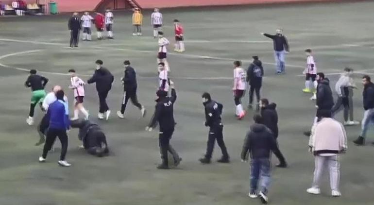 Amatör lig maçında kavga Polis havaya ateş açarak müdahale etti