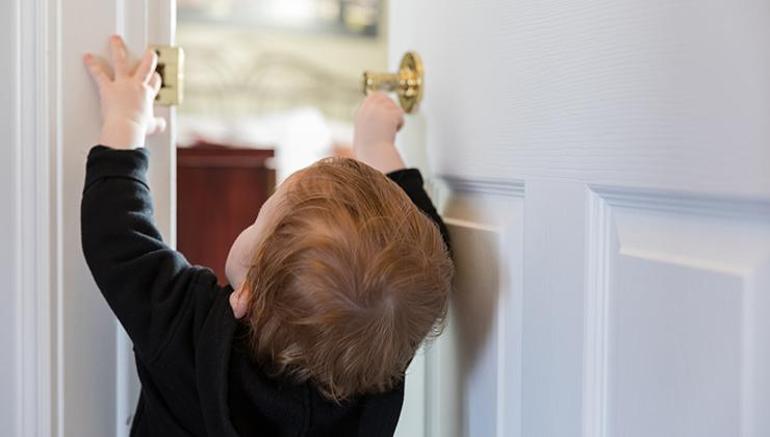 Evinizi küçük çocuklar için daha güvenli hale getirecek 5 öneri