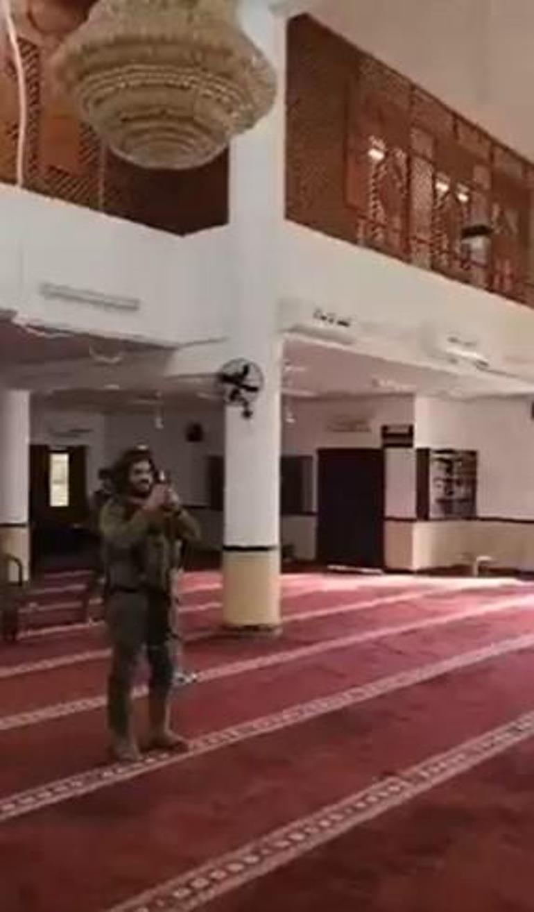 İsrail askerlerinden skandal camide Yahudi duası okudular