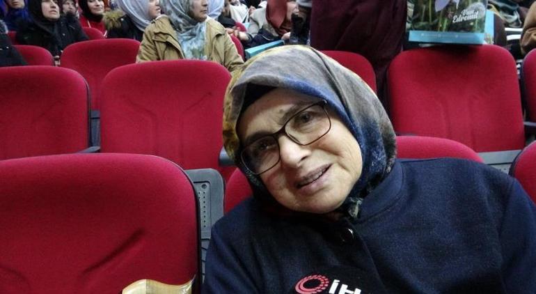 72 yaşındaki kadın okur-yazarlık sertifikasını oğlunun elinden aldı