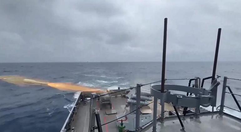 Türk Deniz Kuvvetleri savaş gemilerinden Doğu Akdenizde atış eğitimi