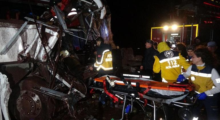 Çanakkalede yolcu otobüsü kaza yaptı 13 yaralı var
