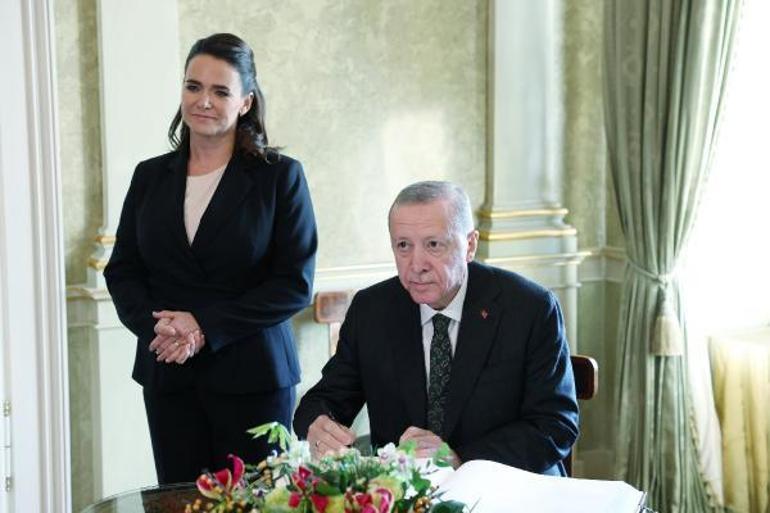 Cumhurbaşkanı Erdoğandan Orbana Togg hediyesi