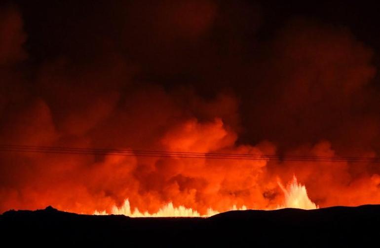 İzlandada yanardağ patlaması Dünyadaki cehennem ortaya çıktı