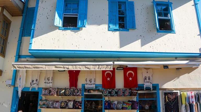 Antalyada yarasa kabusu Oteli bastılar