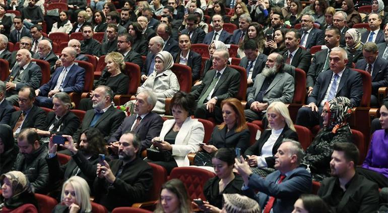Emine Erdoğan Cumhurbaşkanlığı Kültür ve Sanat Büyük Ödülleri’ni alan sanatçıları kutladı