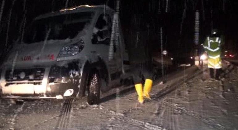 Kar kalınlığı 25 santime ulaşmıştı Antalya-Konya karayolu trafiğe açıldı