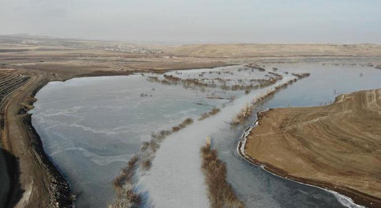 Hava sıcaklığı eksi 17 dereceye düştü Kars’ta baraj gölü dondu