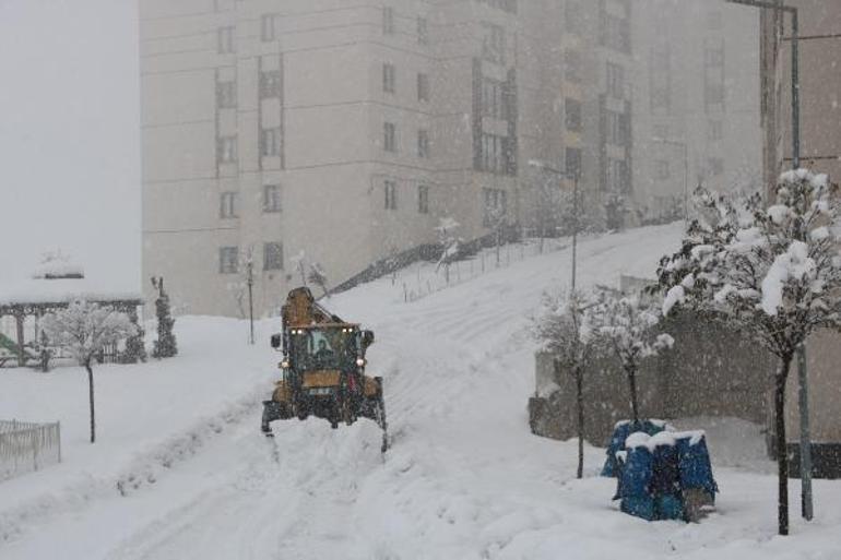 Kar birçok kenti esir aldı 35 santimetreye ulaştı, ulaşım sağlanamıyor