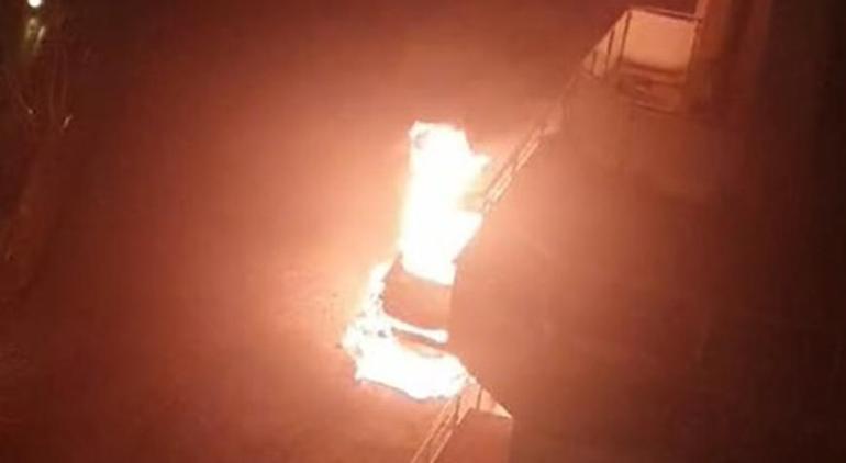 Düzce Belediye Başkanı Özlünün park halindeki otomobili yandı