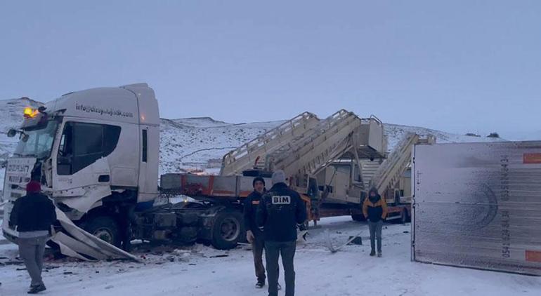Ardahan-Kars kara yolunda zincirleme kaza