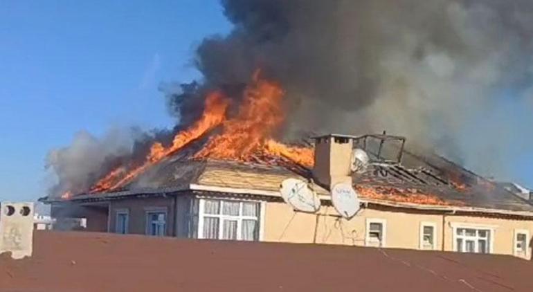 Sultanbeylide korku dolu anlar 3 katlı binanın çatısı alev alev yandı