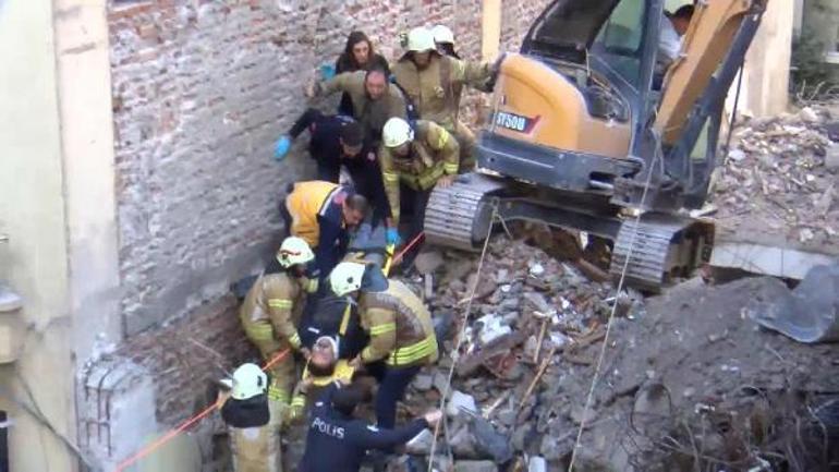Kadıköyde bina yıkımı sırasında göçük