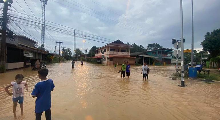 Tayland’ı sel vurdu 20 bin ev etkilendi