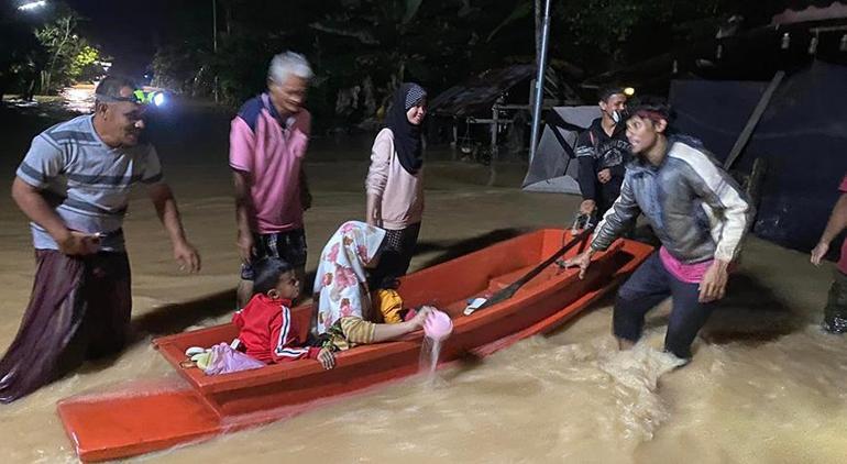 Tayland’ı sel vurdu 20 bin ev etkilendi