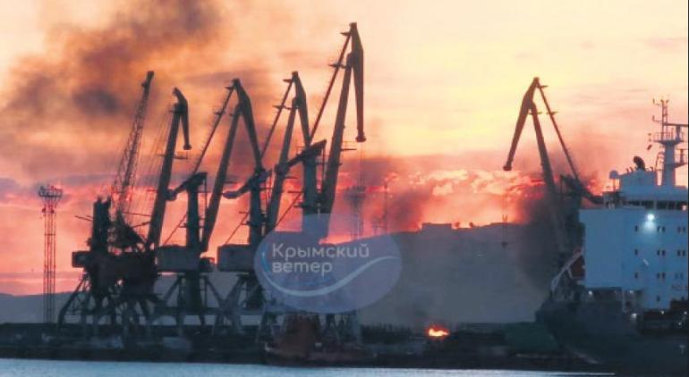 Ukrayna Kırım’da Rus gemisini vurdu