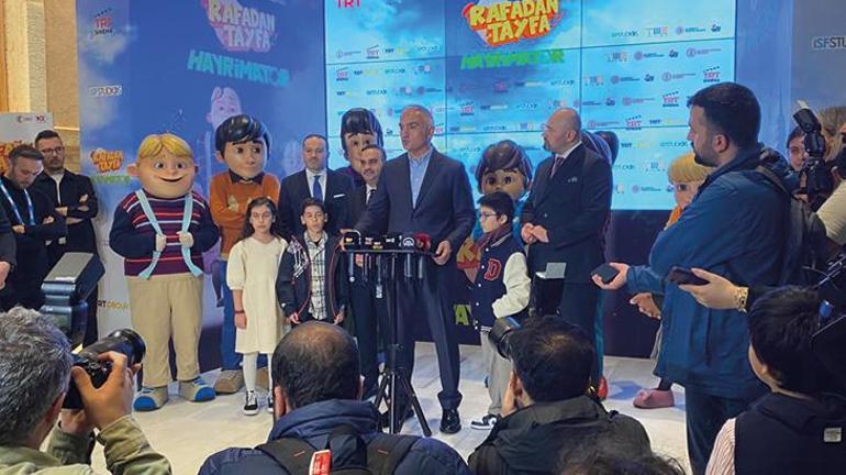 Mehmet Nuri Ersoy ve Mehmet Fatih Kacır Rafadan Tayfa filminin galasına katıldı