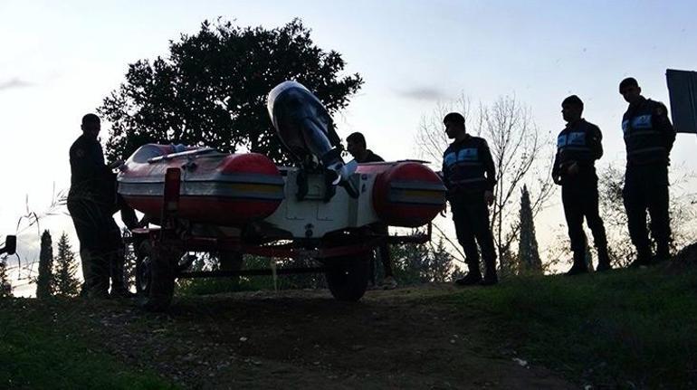 Antalyada zamanla yarış Gidilmesi yasak olan adacıktan çağrı geldi, ekipler alarma geçti