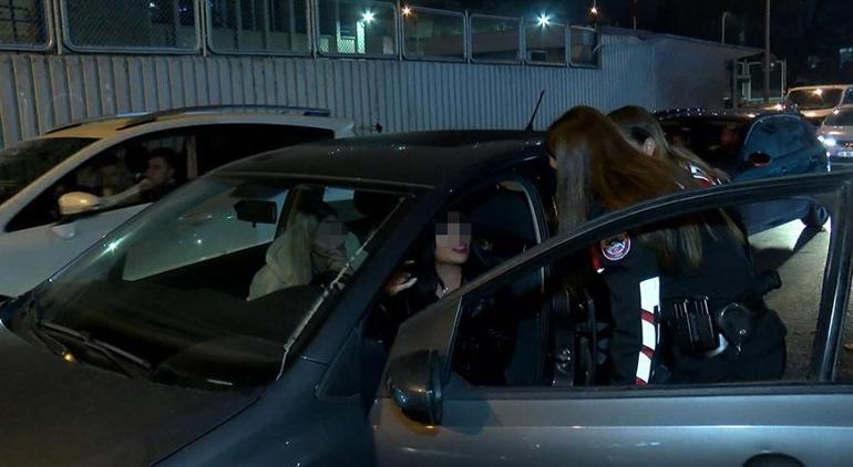 Ehliyetsiz yakalanan kadın sürücünün pişkinliği pes dedirtti Almanyada böyle polis yok