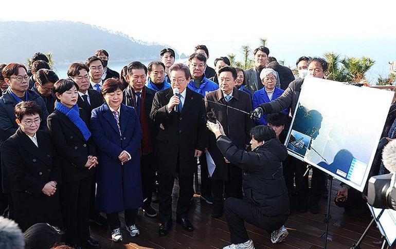 Güney Korede ana muhalefet lideri Lee saldırıya uğradı Kameralar önünde dehşet