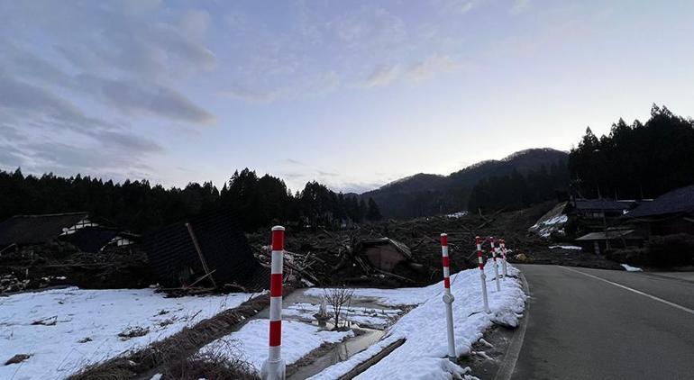 Japonya’daki 7.6’lık deprem sonrası oluştu Böyle görüntülendi