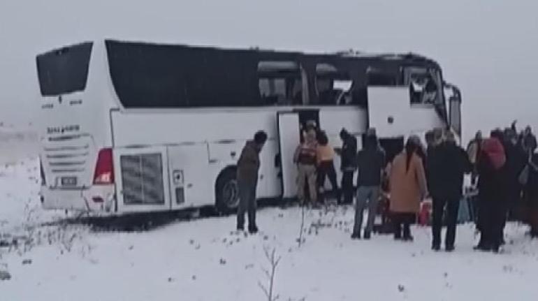 Karsta otobüs kazası Ölü ve yaralılar var