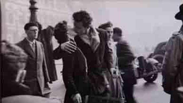 Parisle özdeşleşen ikonik öpücük fotoğrafının kahramanlarından Francoise Bornet hayatını kaybetti