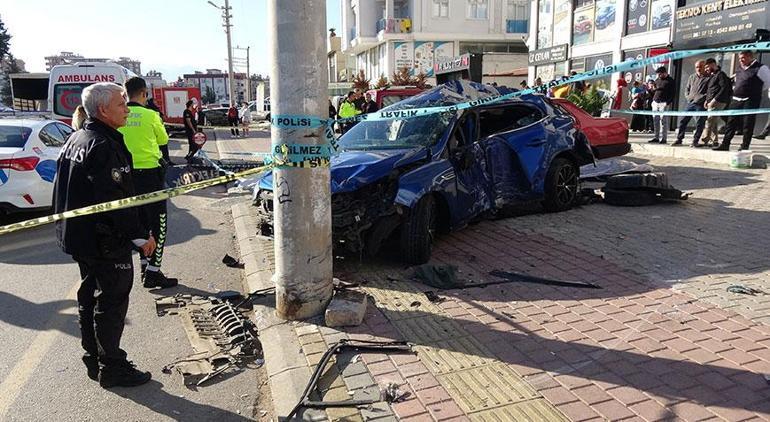 Antalya’da korkunç kaza Kontrolden çıkan otomobil durağa daldı: Evli çift hayatını kaybetti