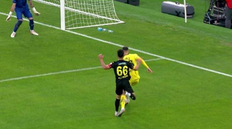 Fenerbahçe ve Galatasaray maçlarında tartışmalı pozisyonlar İlk gol öncesi faul var mı