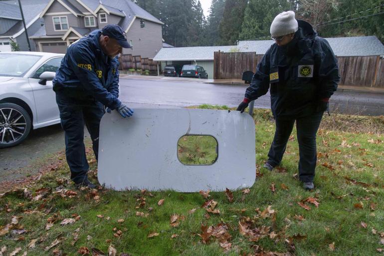 Boeing 737 Max 9un kopan kapısı, bir evin bahçesinde bulundu