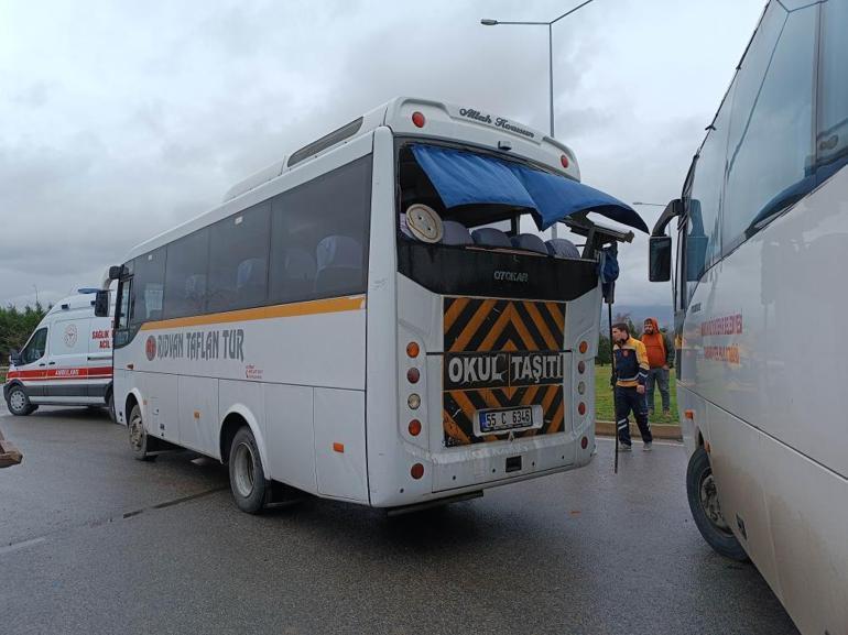 TIR içinde 20 öğrenci olan anaokulu servisine çarptı Faciadan dönüldü