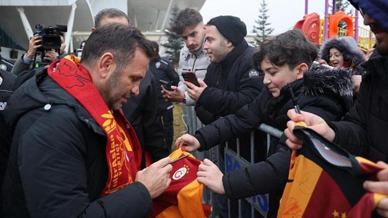 Galatasaray kafilesine Sivas’ta meşaleli karşılama