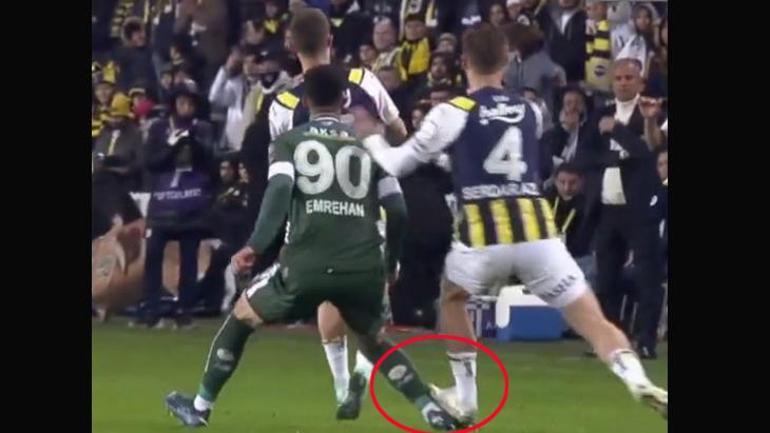 Fenerbahçe maçında tartışma yaratan penaltı pozisyonu Eski hakemler açıkladı: Sert ve dikkatsiz