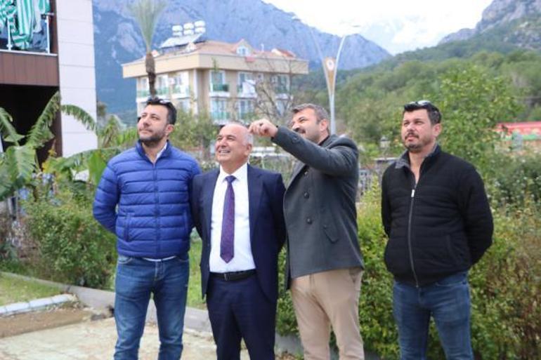 İYİ Partide ihaleyle adaylık iddiası Akşenerin fotoğrafları söküldü: Gözlerine inanmıştım