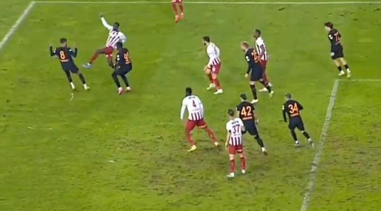 Galatasaray maçına damga vuran penaltı pozisyonu Eski hakemler açıkladı: Abartarak topu çaldı