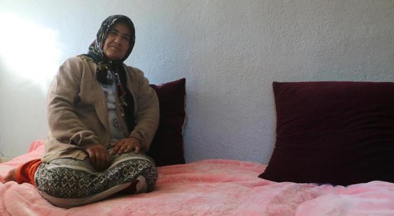 Depremde 2 kardeşi ile birlikle ölen Taha Duymazın annesi: Mutfağında yatıyorum