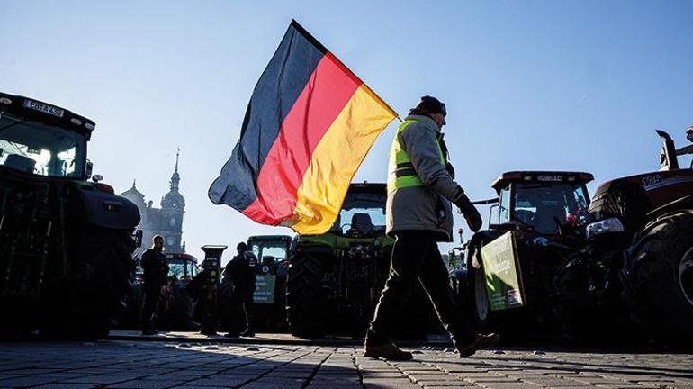 Avrupada çiftçi krizi büyüyor Maliye bakanına sarı kart gösterdi