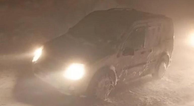 Muş-Mutki karayolunda kar esareti 70 kişi kurtarıldı