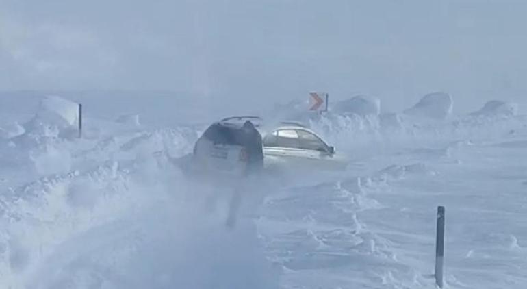 Muş-Mutki karayolunda kar esareti 70 kişi kurtarıldı