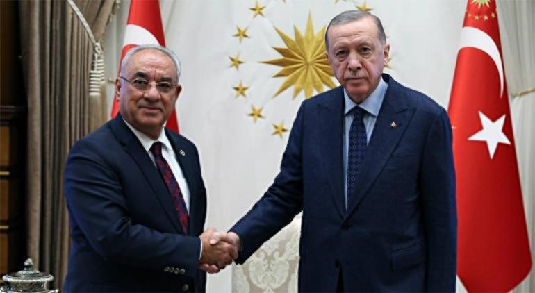 Cumhurbaşkanı Erdoğan, Önder Aksakal ve Mustafa Desticiyi kabul etti