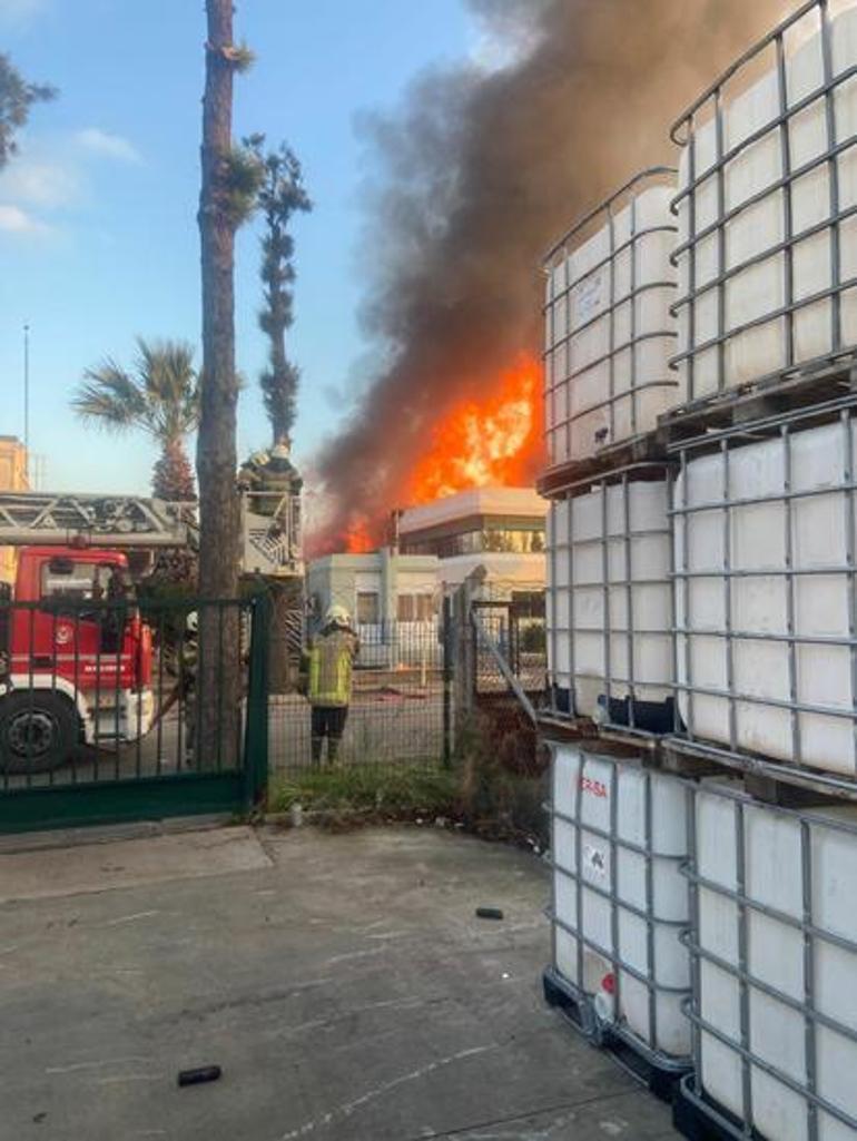 İzmirde parfüm fabrikasındaki yangında ölü sayısı arttı