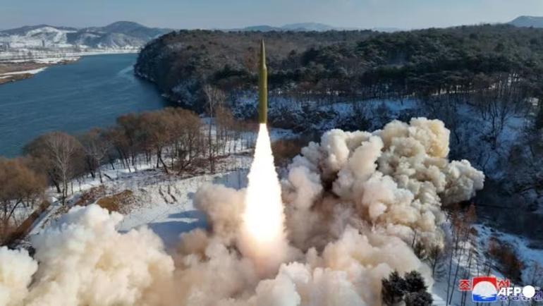 Kuzey Kore su altından nükleer füze ateşledi ABD uçak gemisine Haeil-5-23le cevap